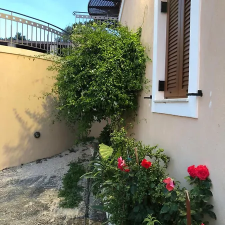 西北一室公寓酒店 3*